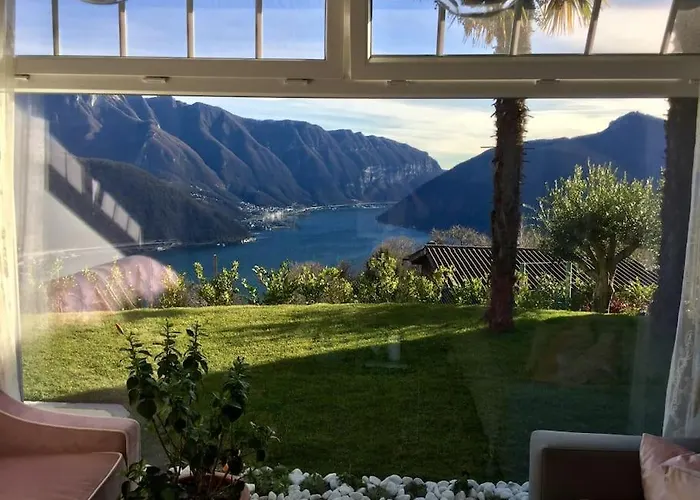 Single Family House With Lake View In Carona