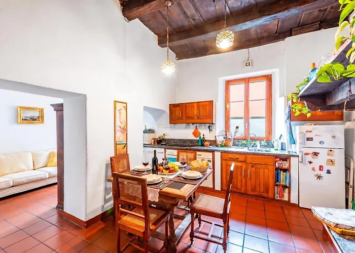Antica Torre With Garden In Carona - Happy Rentals