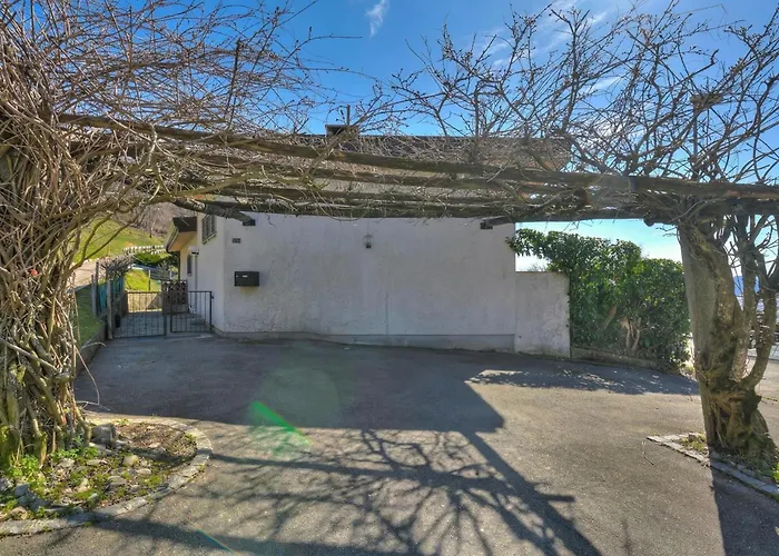 La Ca Da Bre - Garden House With Views - Happy Rentals